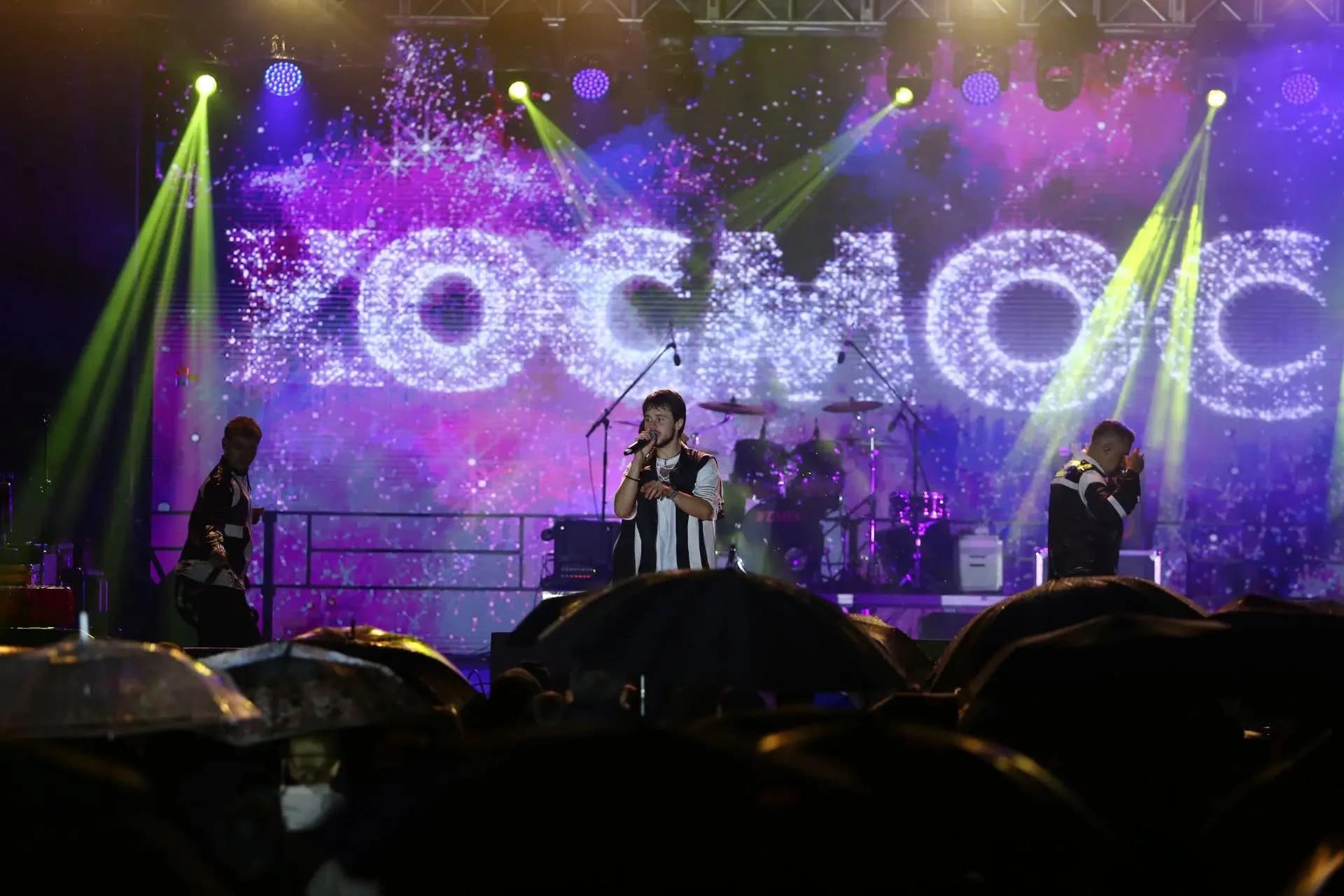 Выступление boy band «Космос»
