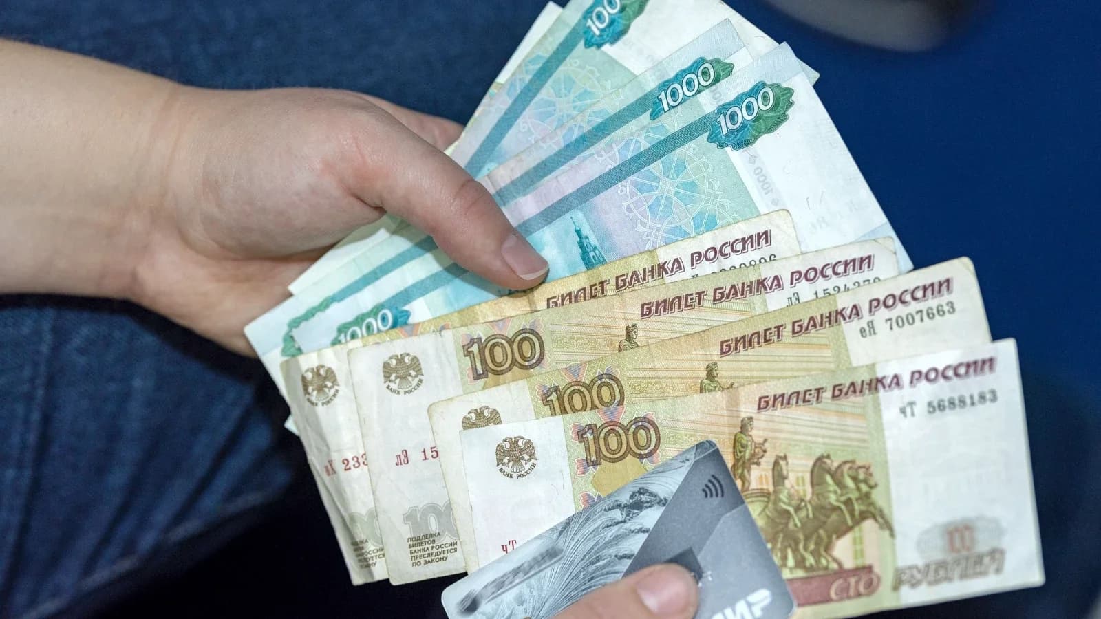 Надымчанку оштрафовали за кражу денег с карты знакомого