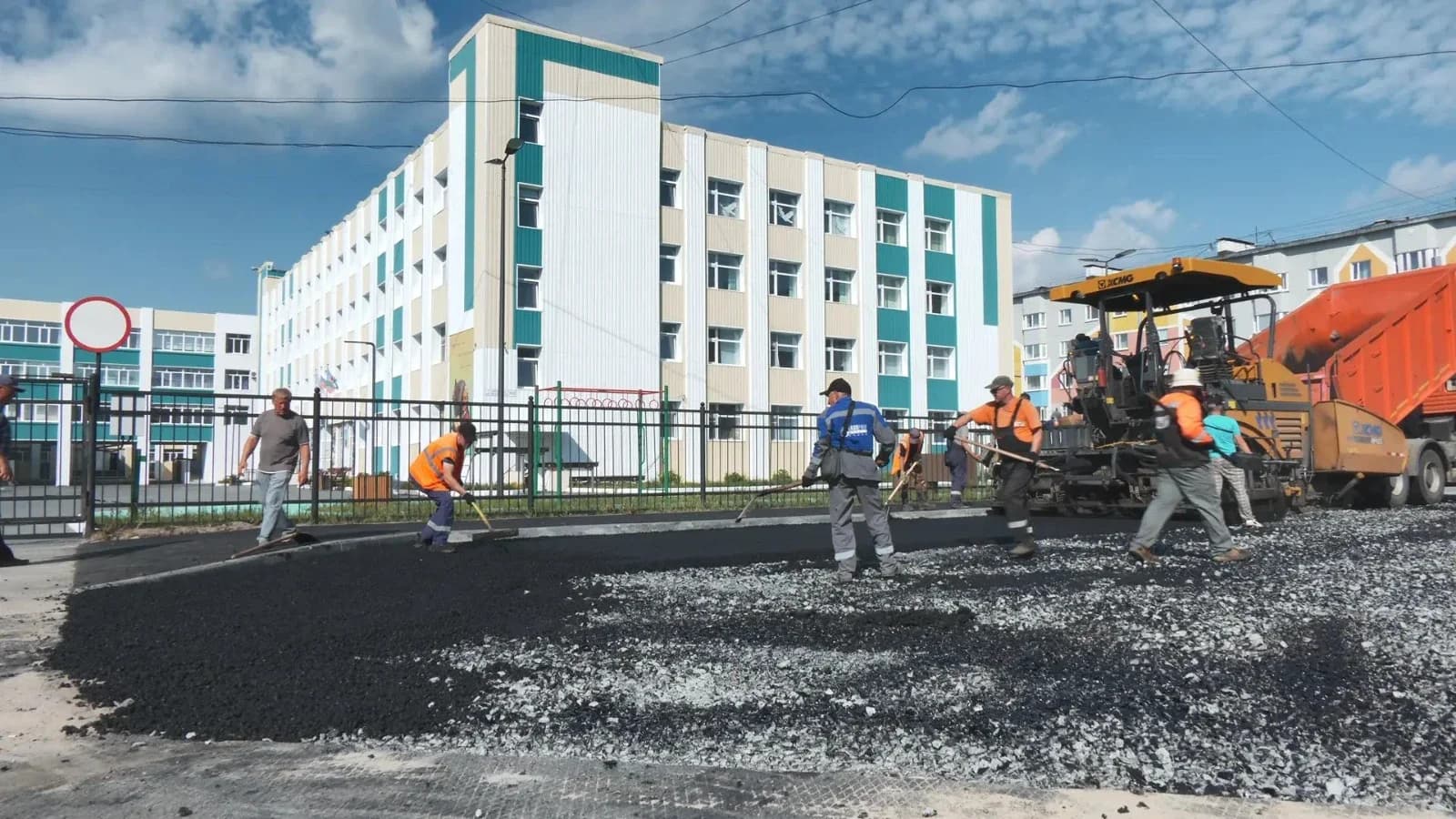 Итоги Честного маршрута: в Надыме завершается строительство парковки возле гимназии