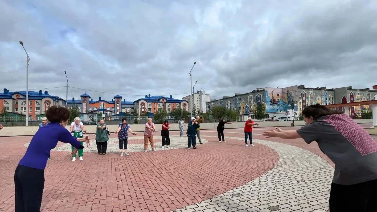 В Надыме раскрывают секрет долголетия: гимнастика и консультации для горожан в возрасте 55+
