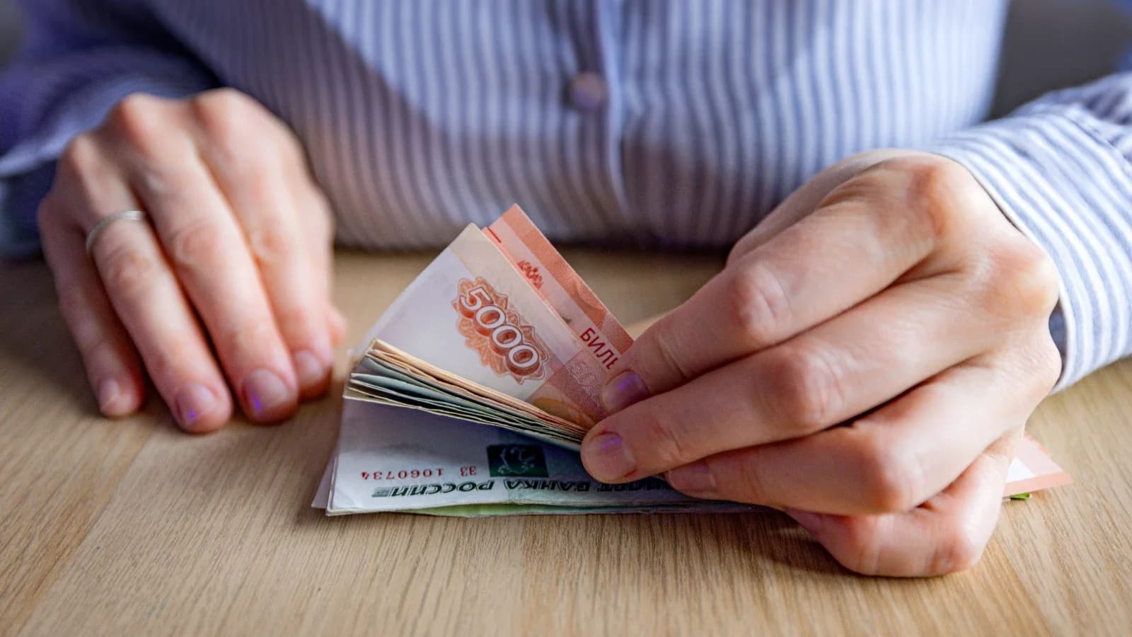 Пенсионеру в Надыме вернули деньги за проезд после вмешательства прокуратуры