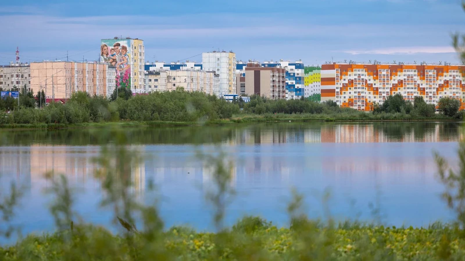 Водитель из Надыма утопил иномарку в озере Янтарном. Фото