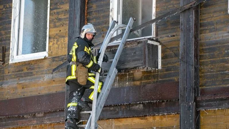 В Ныде горел частично расселенный дом