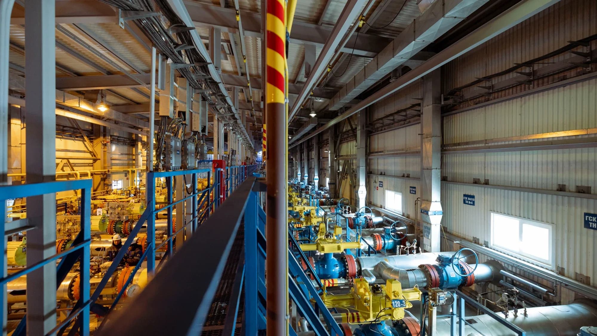Добыча трудноизвлекаемых запасов газа в ЯНАО стала темой встречи Артюхова и Новака