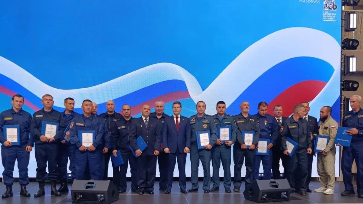 Надымские спасатели получили награды от губернатора Дмитрия Артюхова